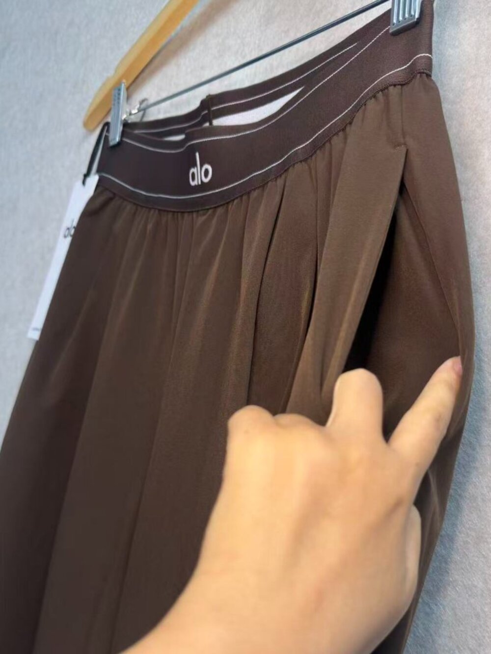 Everyday Chic ALO Yoga🍩Suit Up Trouser Espresso (Regular 30") - Picture 5 of 8